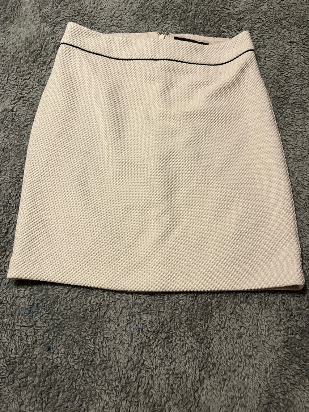 White House Black Market Cream Midi Skirt with Black Trim Fully Lined Size 6